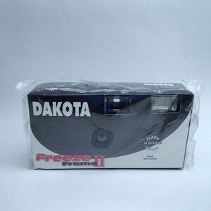 Dakota Single Use Camera 35 400 ISO Film 24 Exp NOS Freeze Frame Flash
